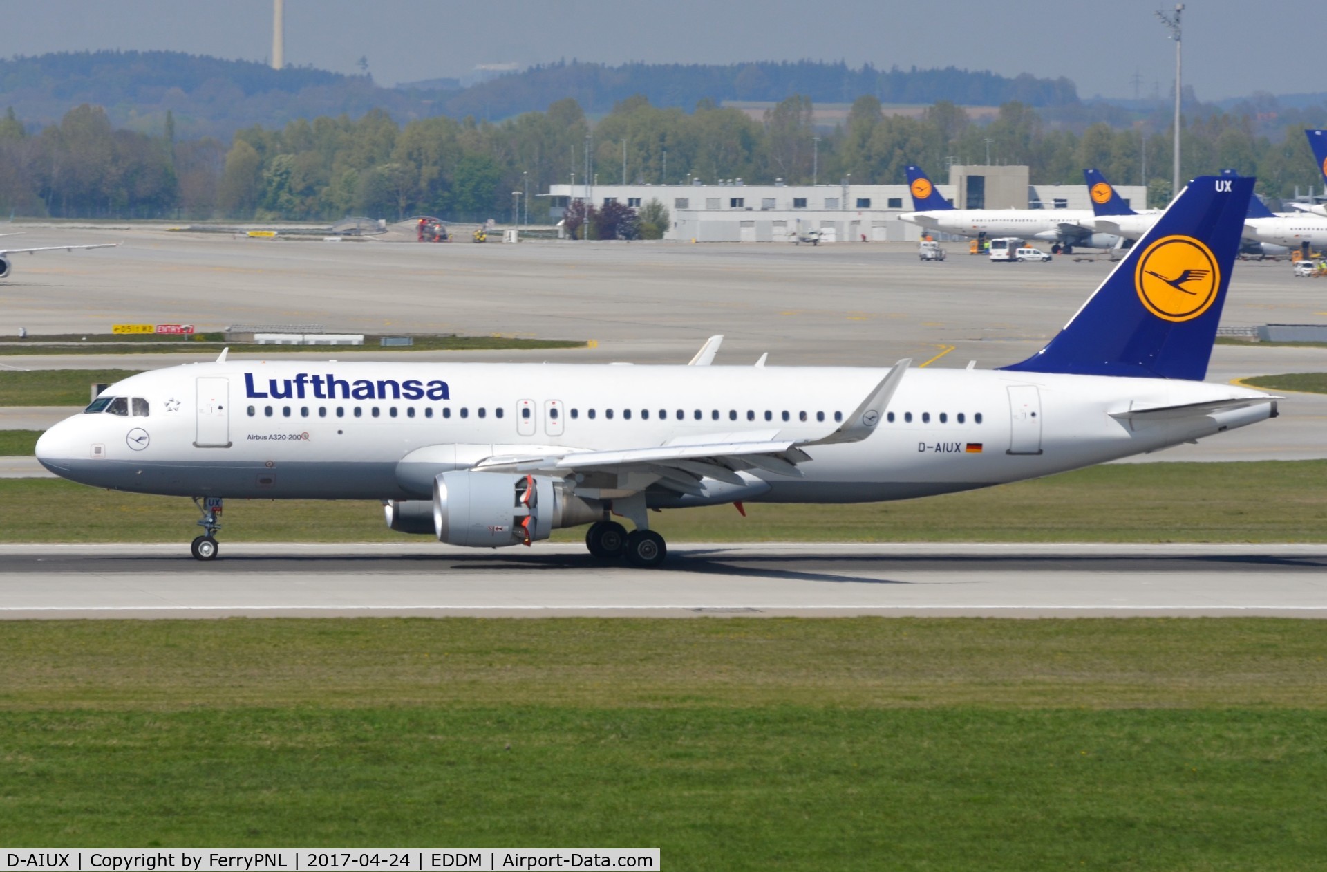 D-AIUX, 2016 Airbus A320-214 C/N 7256, LH A320 landing.