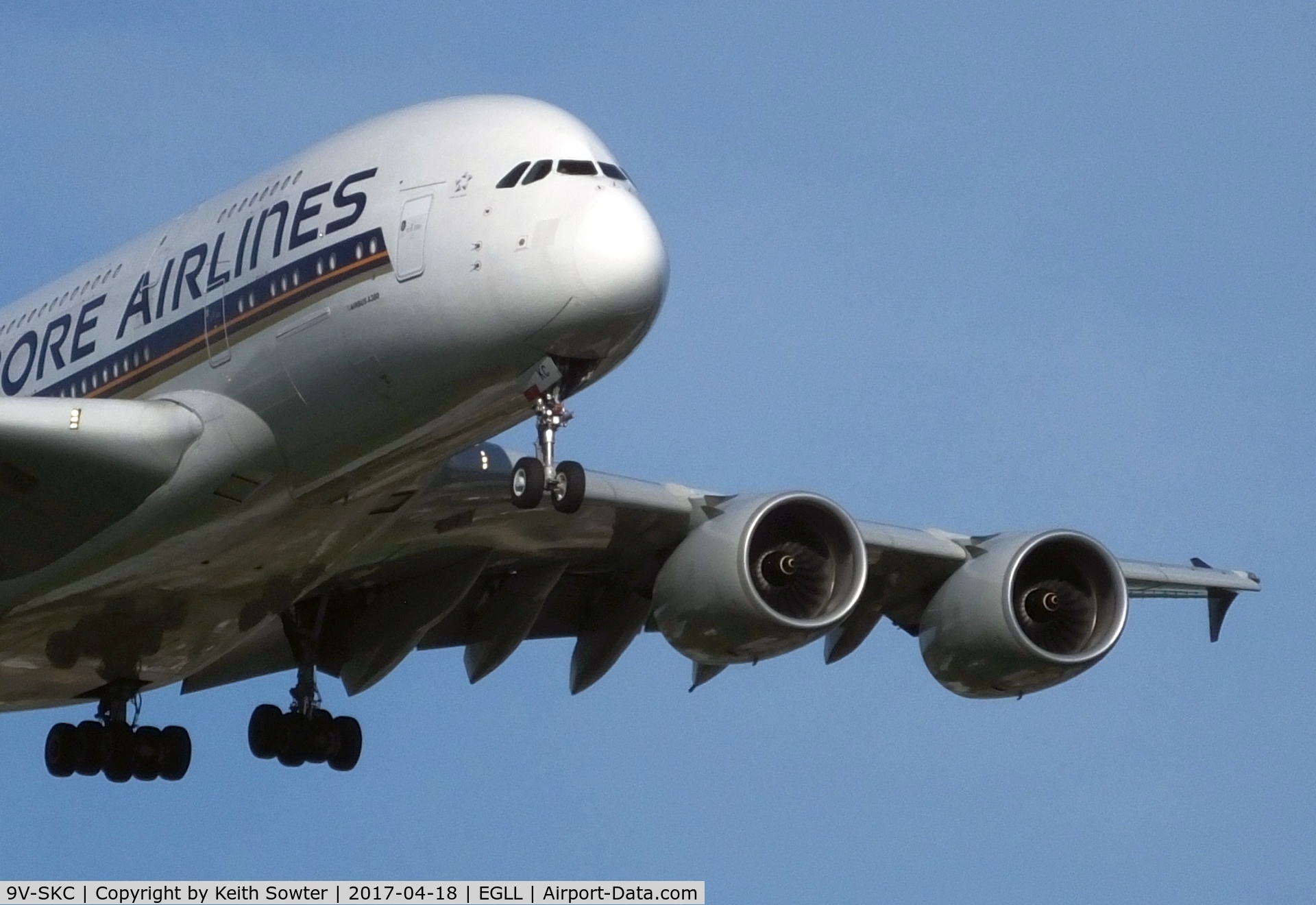 9V-SKC, 2006 Airbus A380-841 C/N 006, Short finals to land 09L at Heathrow