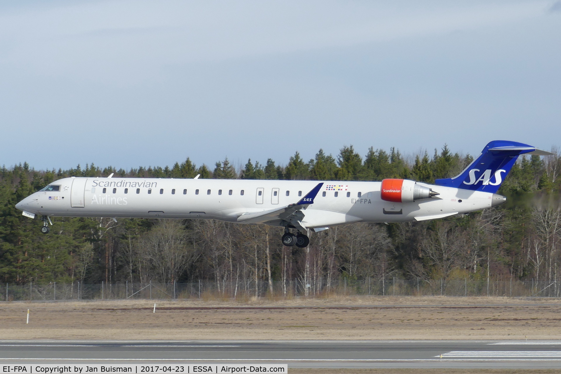 EI-FPA, 2016 Bombardier CRJ-900LR (CL-600-2D24) C/N 15398, SAS landing on rwy 26