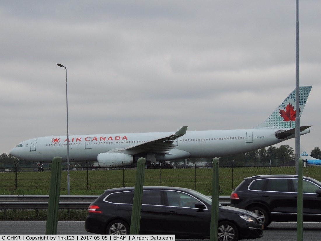 C-GHKR, 2001 Airbus A330-343 C/N 0400, AIR CANADA 330 TAXING TO 36C