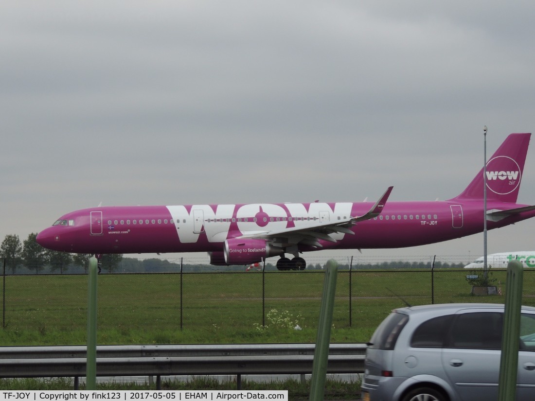 TF-JOY, 2016 Airbus A321-211 C/N 7433, WOW AIR A321 TAXING TO RUNWAY 36C