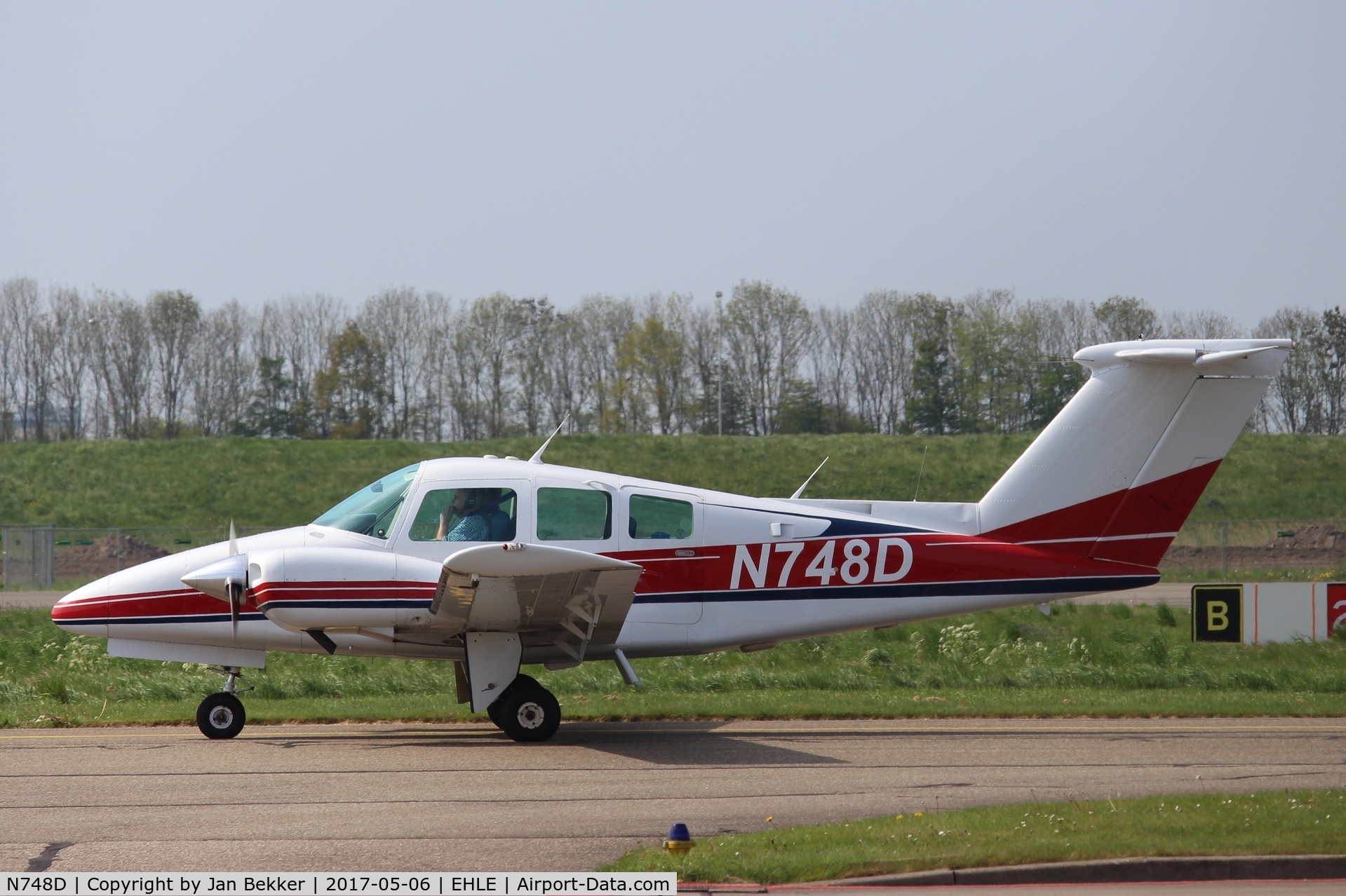 N748D, Beech 76 Duchess Duchess C/N ME-341, Lelystad Airport