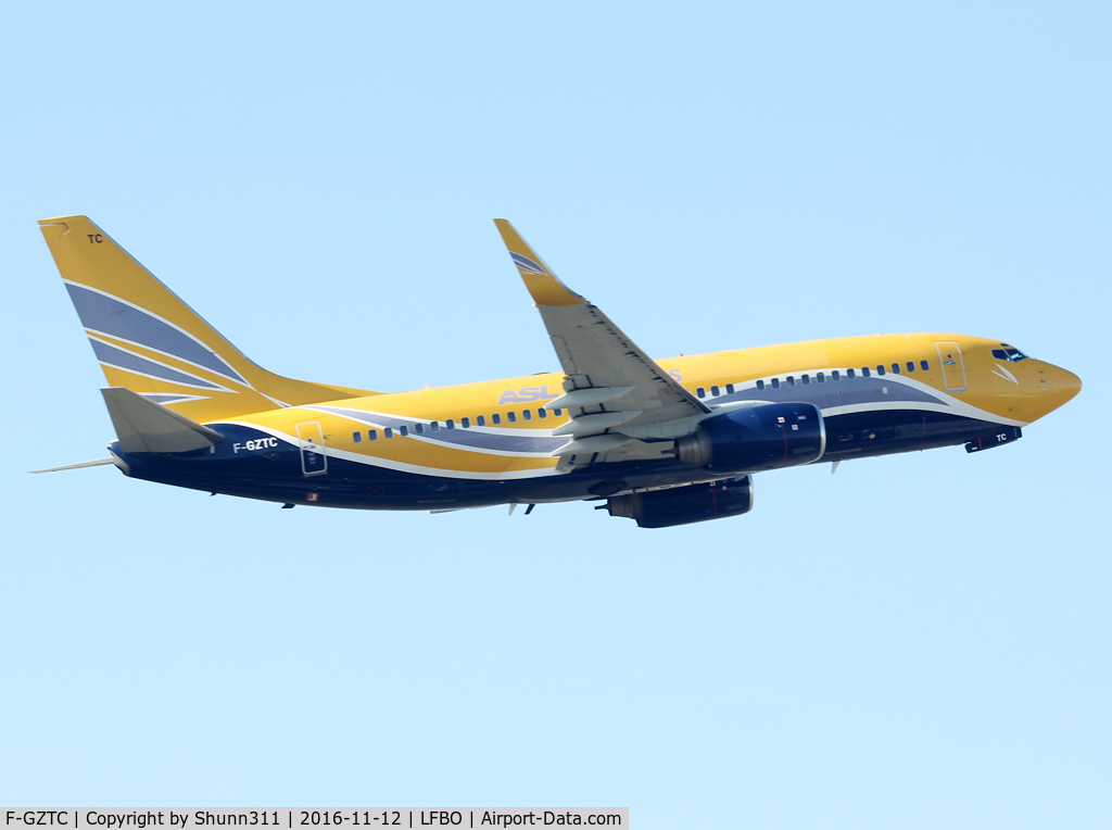 F-GZTC, 2002 Boeing 737-73V C/N 32414, Climbing after take off from rwy 32R