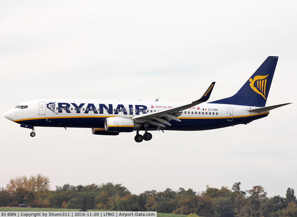 EI-EBN, 2009 Boeing 737-8AS C/N 35003, Landing rwy 14R with additional 'Visit us : bremen-tourism.de' titles