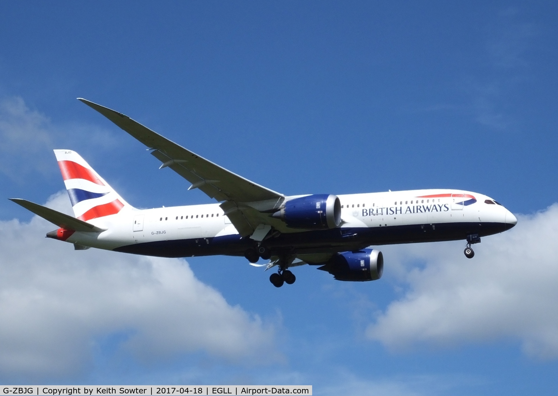 G-ZBJG, 2014 Boeing 787-8 Dreamliner C/N 38614, Short finals to land Heathrow 09L