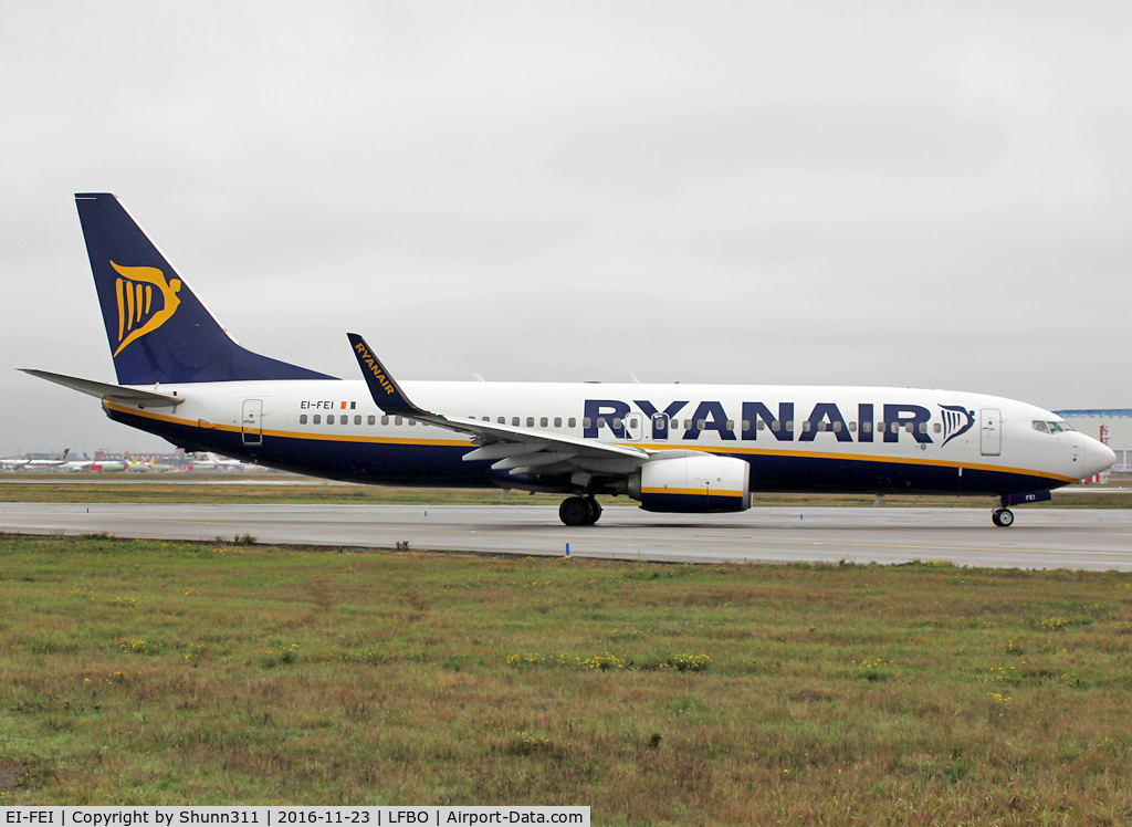 EI-FEI, 2014 Boeing 737-8AS C/N 44690, Lining up rwy 14L for departure...