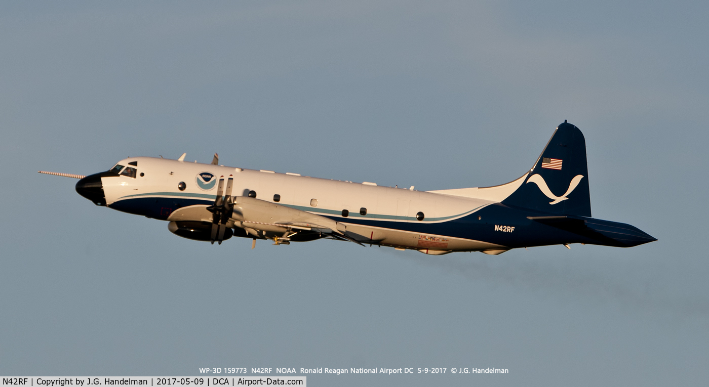 N42RF, Lockheed WP-3D Orion C/N 5622, Departing DCA.