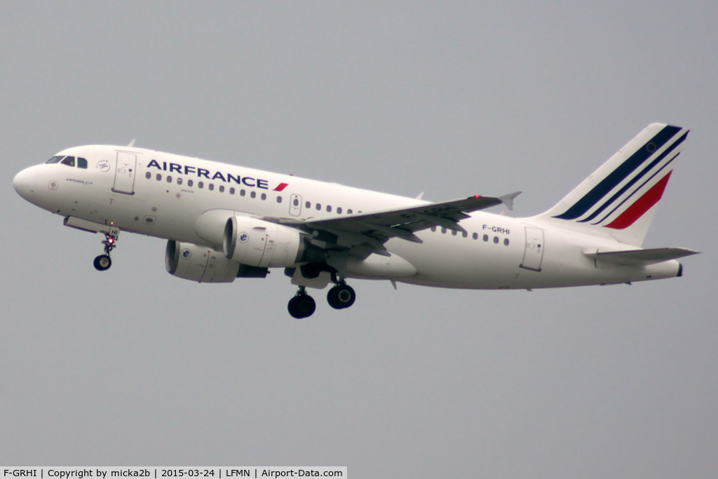 F-GRHI, 2000 Airbus A319-111 C/N 1169, Take off. Scrapped in november 2022.