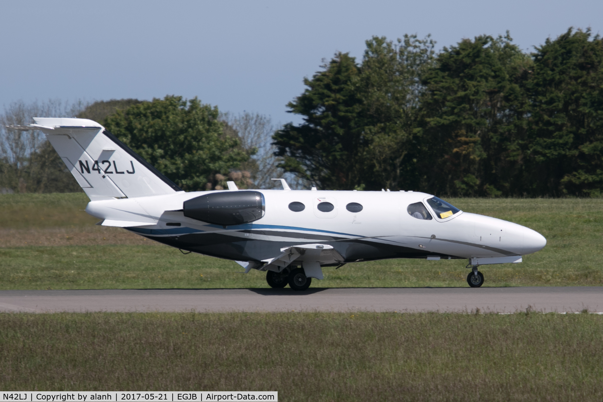 N42LJ, 2015 Cessna 510 Citation Mustang Citation Mustang C/N 510-0462, Rolling out after arrival in Guernsey
