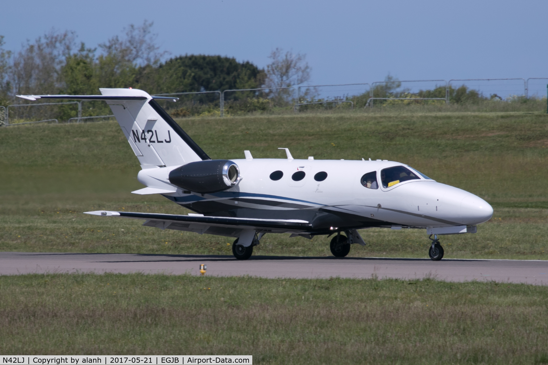 N42LJ, 2015 Cessna 510 Citation Mustang Citation Mustang C/N 510-0462, Rolling out after arrival in Guernsey