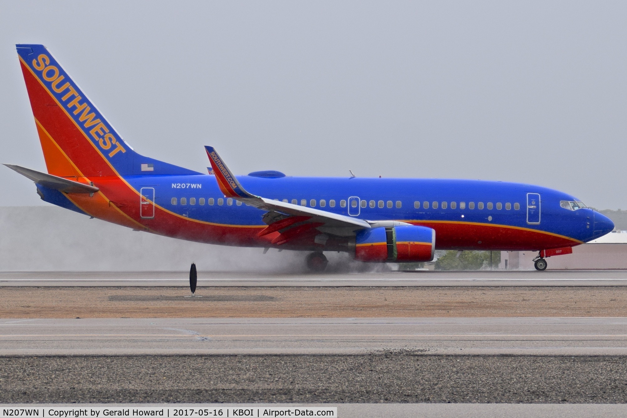 N207WN, 2005 Boeing 737-7H4 C/N 34012, Landing roll out on RWY 28R.