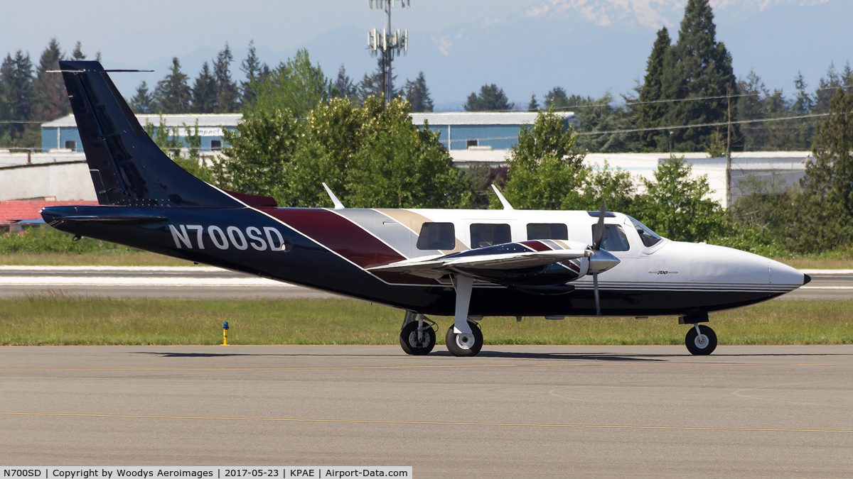 N700SD, 1979 Piper Aerostar 601P C/N 61P07127963344, Taxing for departure