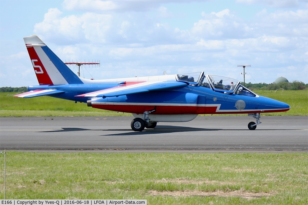 E166, Dassault-Dornier Alpha Jet E C/N E166, Dassault Dornier Alphajet (F-UHRW), Athos 05 of Patrouille de France 2016, Avord Air Base 702 (LFOA) Open day 2016