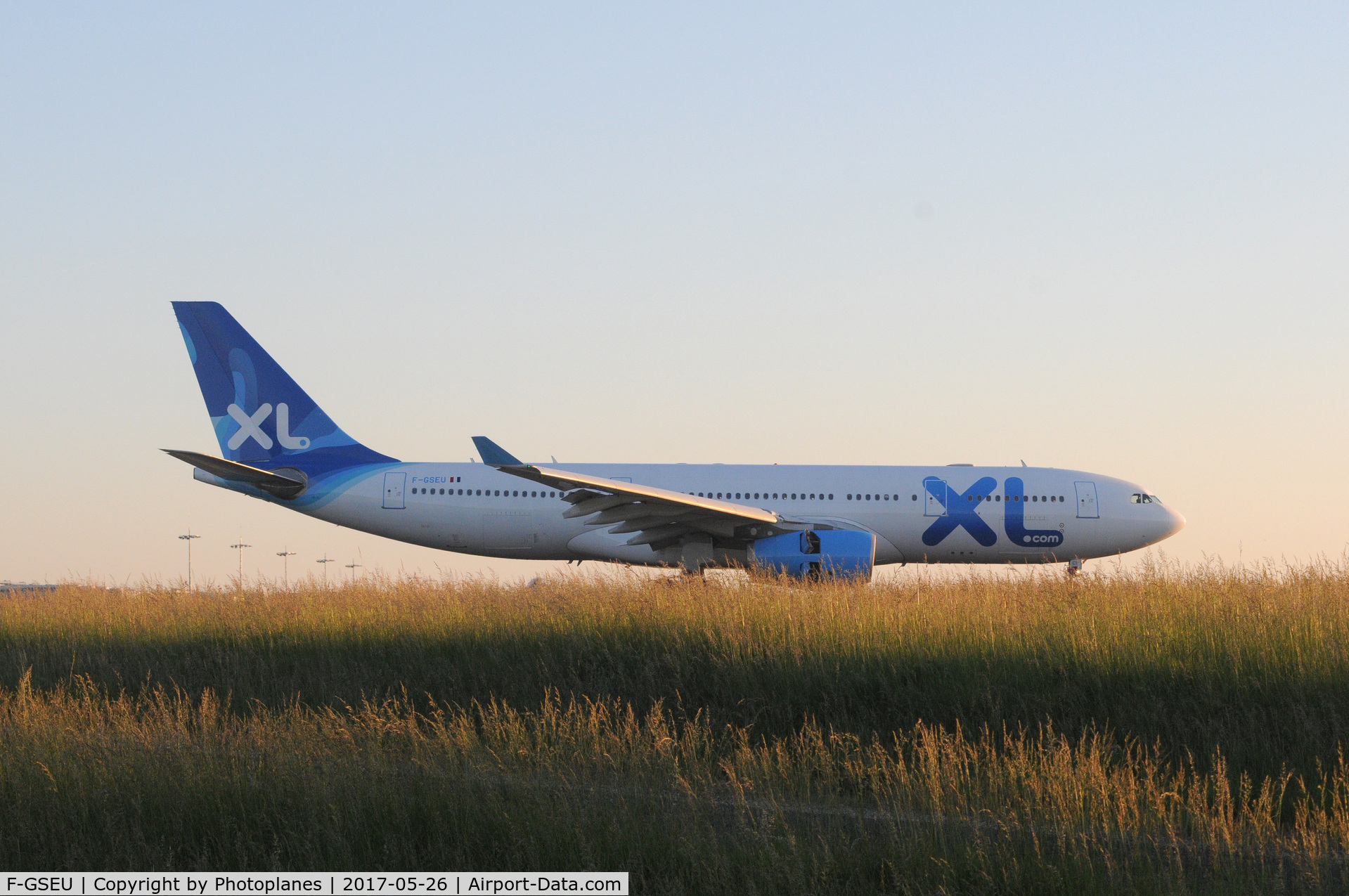 F-GSEU, 2004 Airbus A330-243 C/N 635, CDG landing