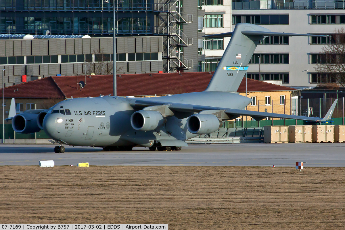 07-7169, 2007 Boeing C-17A Globemaster III C/N F-179/P-169, An USAF C-17 Resting on the apron at Stuttgart Airport