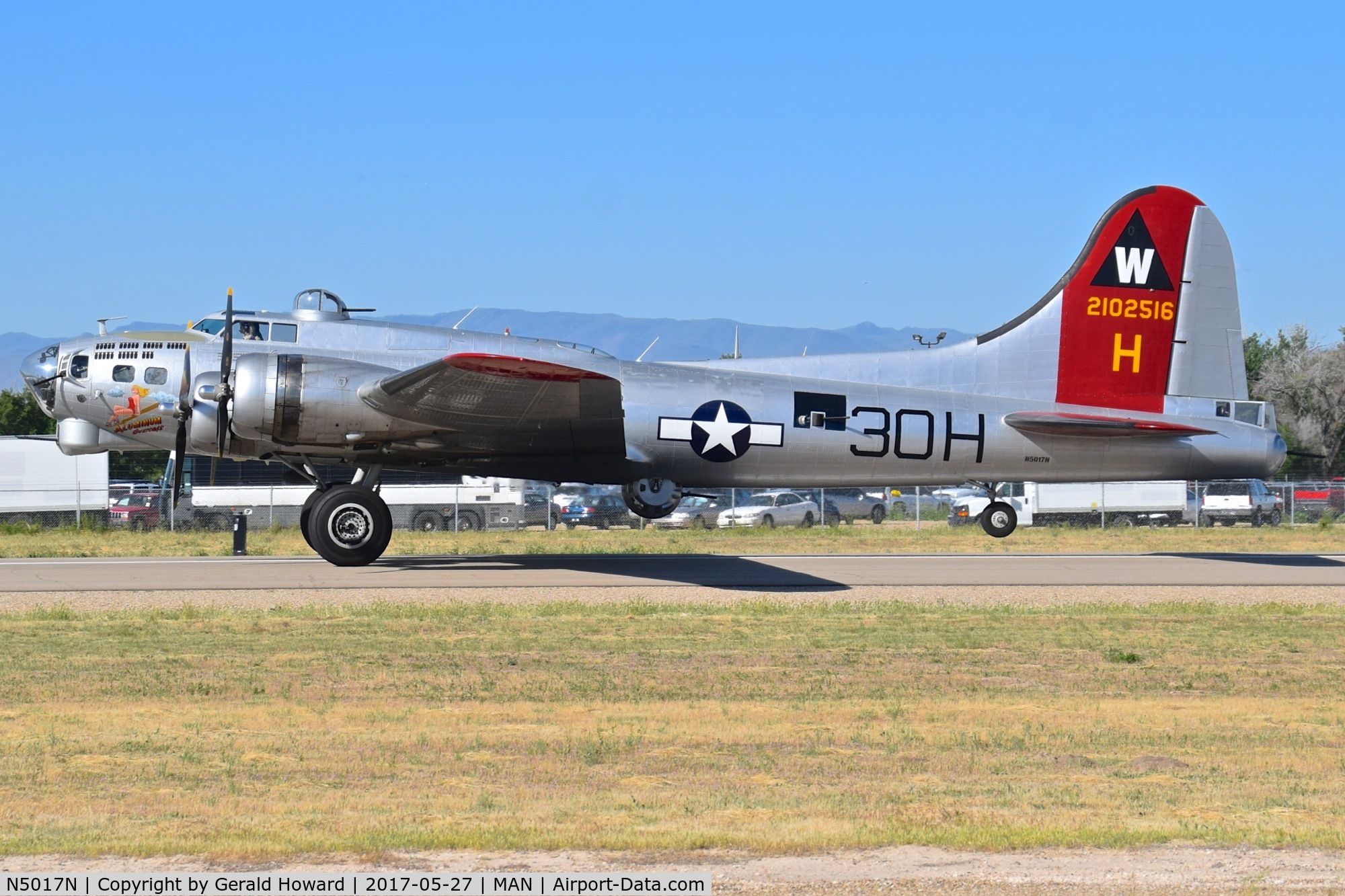 N5017N, 1944 Lockheed/Vega (Boeing) B-17G-105-VE Flying Fortress C/N 8649, Take off roll on RWY 11.