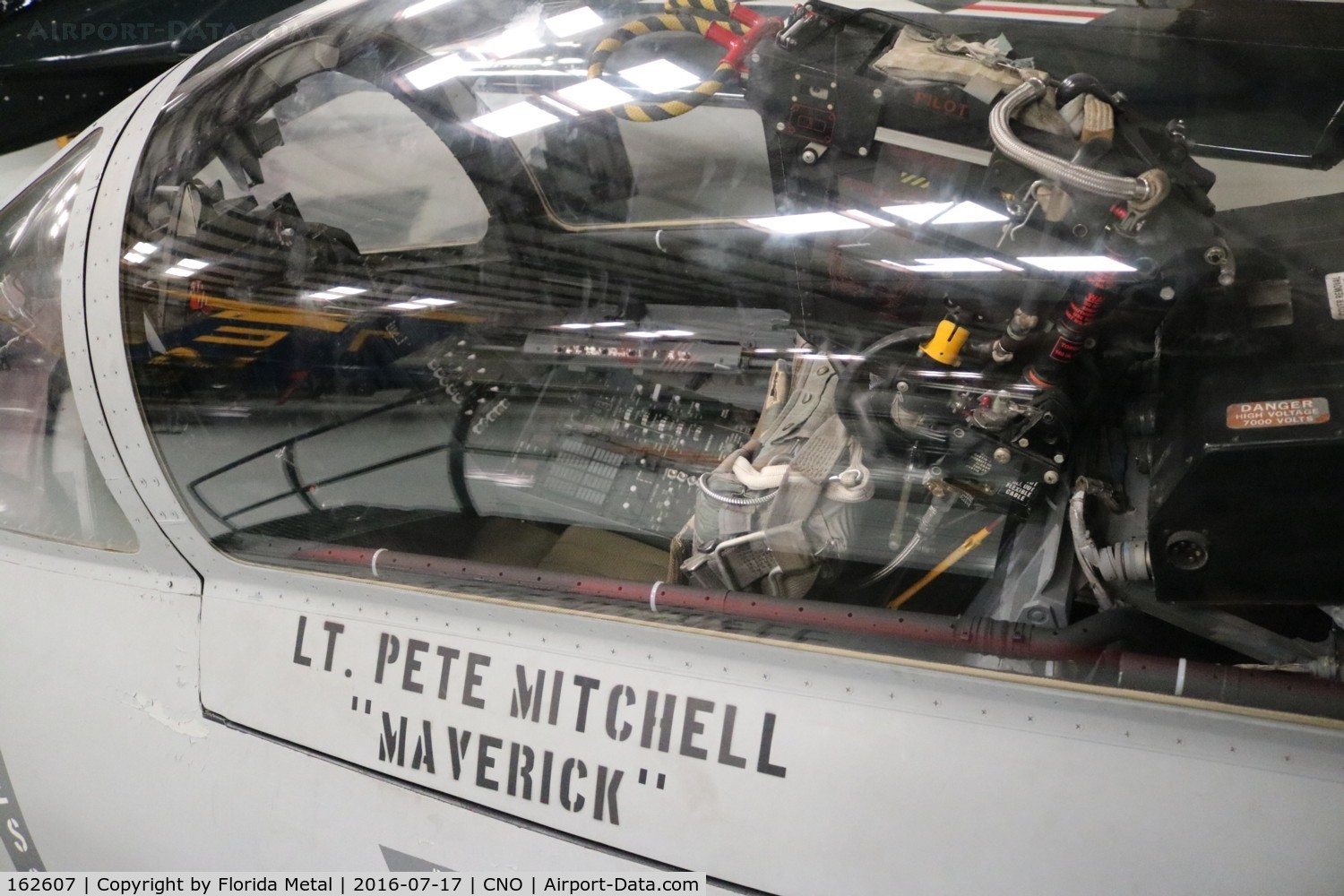 162607, Grumman F-14A Tomcat C/N 529, Cockpit section of F-14A with a couple 