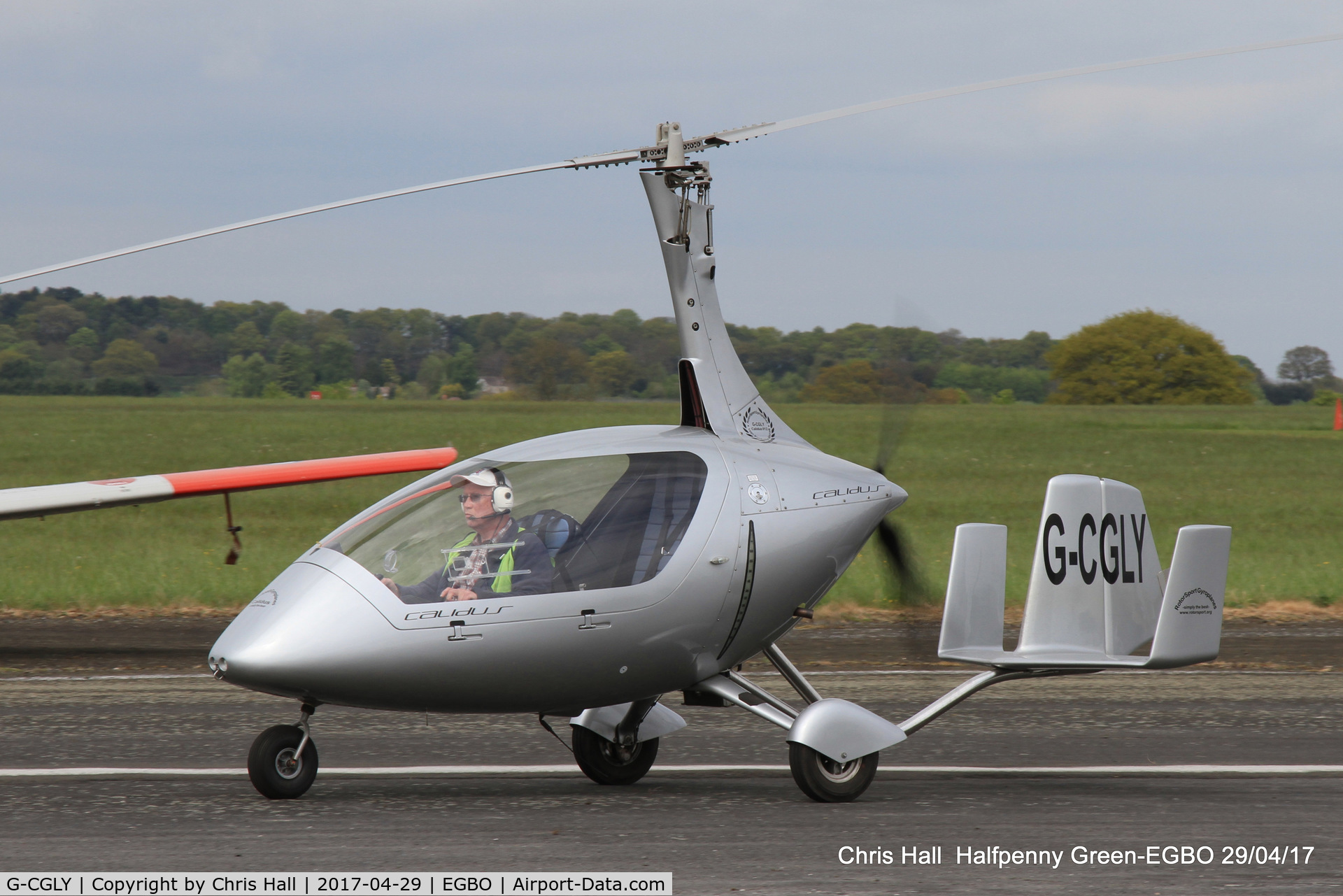 G-CGLY, 2010 RotorSport UK Calidus C/N RSUK/CALS/012, at the Radial & Trainer fly-in
