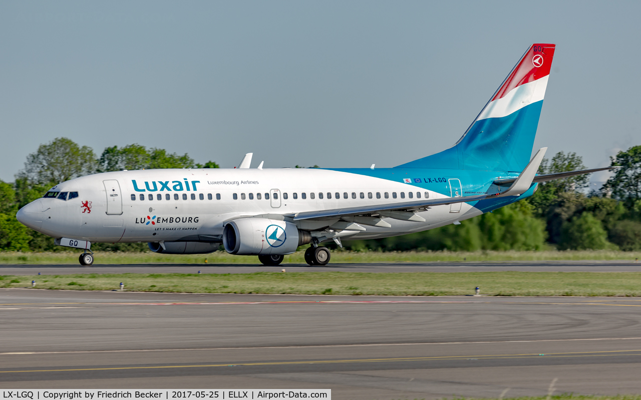 LX-LGQ, 2004 Boeing 737-7C9 C/N 33802, departure via RW06
