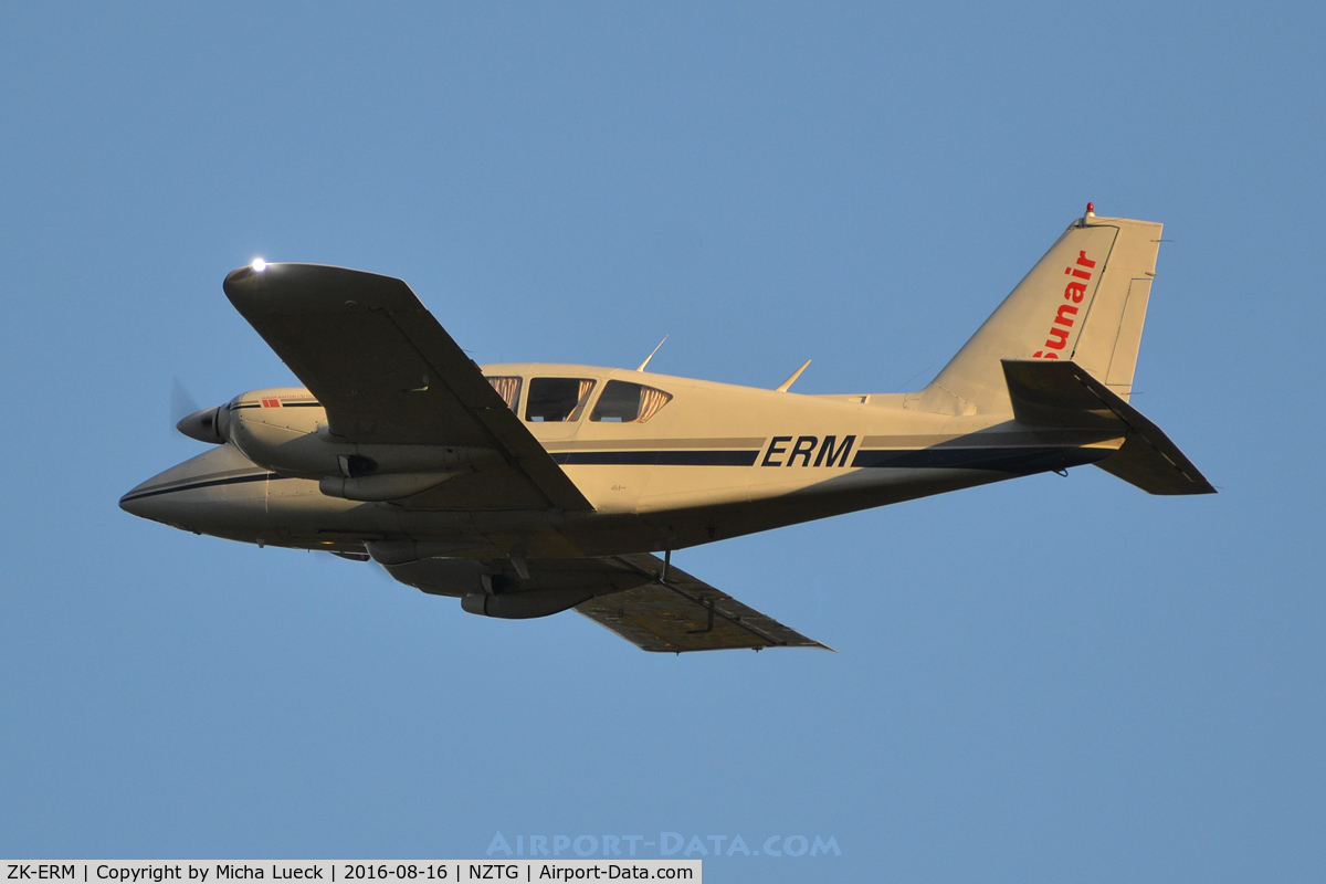 ZK-ERM, Piper PA-23-250 Aztec C/N 27-7405435, Climbing into the warm evening sun