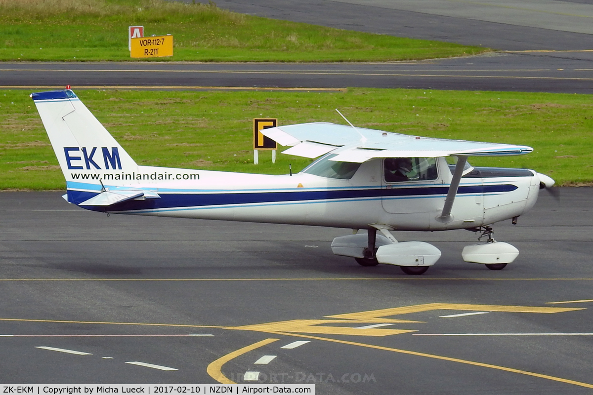 ZK-EKM, Cessna 152 C/N 15280954, At Dunedin
