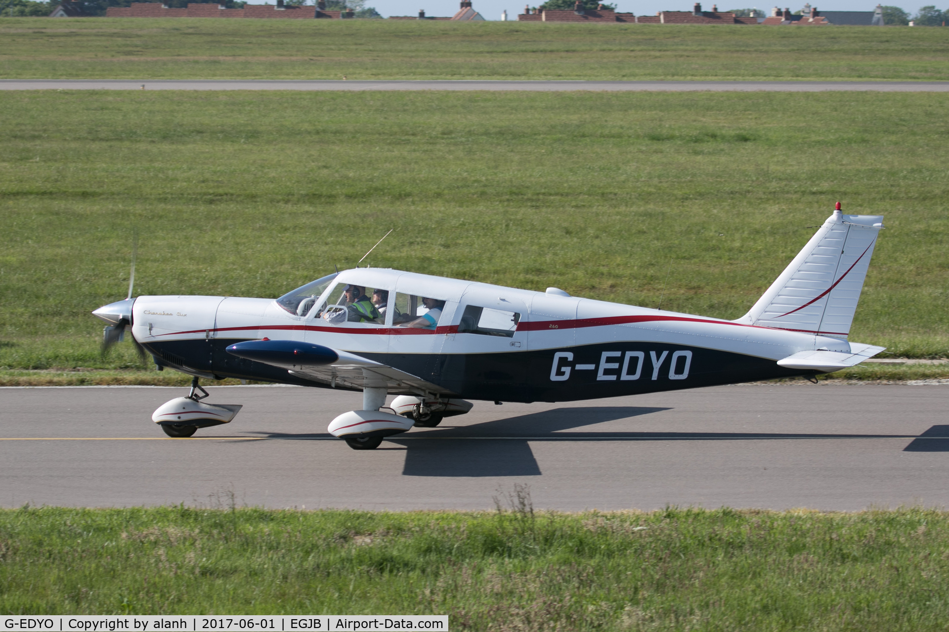 G-EDYO, 1966 Piper PA-32-260 Cherokee Six Cherokee Six C/N 32-415, Taxying for departure, Guernsey