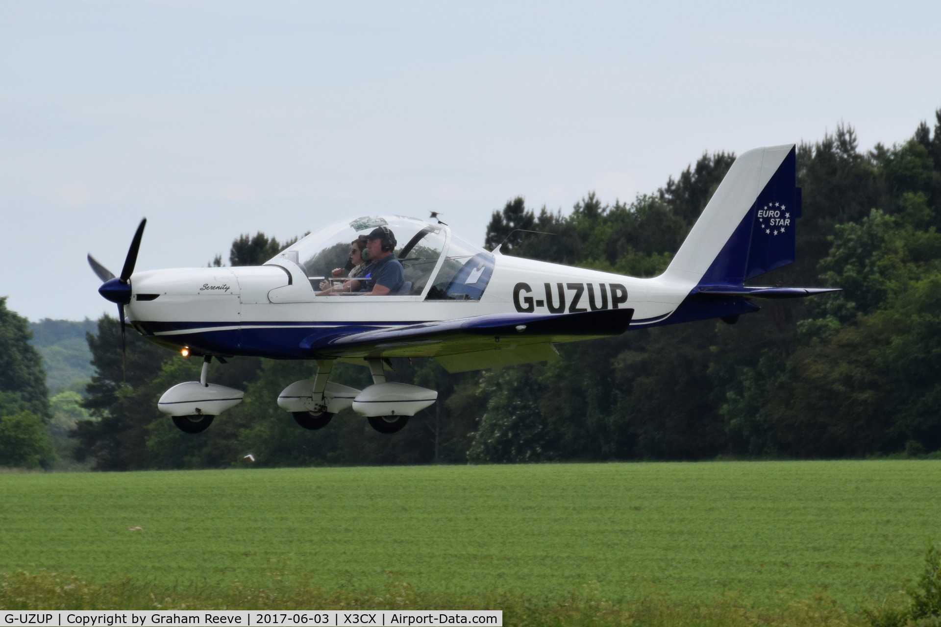 G-UZUP, 2006 Aerotechnik EV-97A Eurostar C/N PFA 315A-14528, Landing at Northrepps.