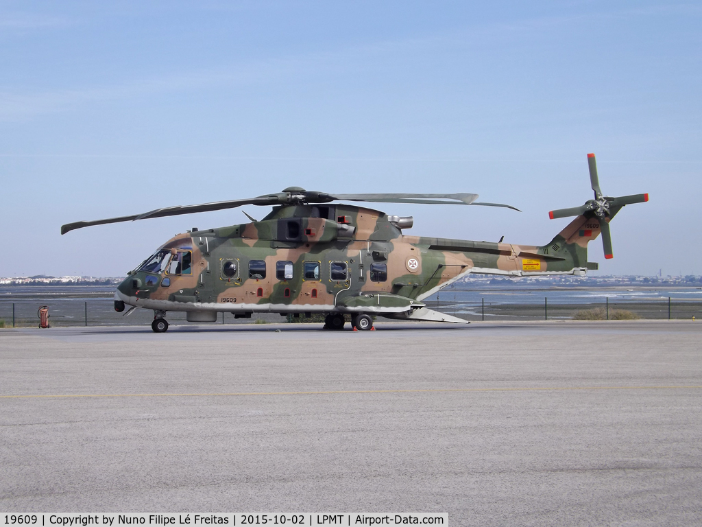 19609, 2006 AgustaWestland EH-101 Merlin Mk.516 C/N 50122, At the ramp. SQN 751.