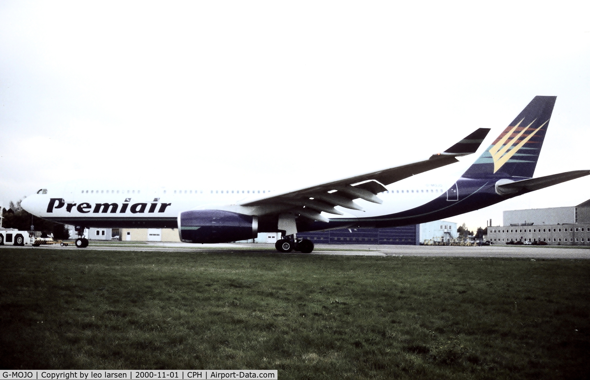 G-MOJO, 1999 Airbus A330-243 C/N 301, Copenhagen 1.11.00