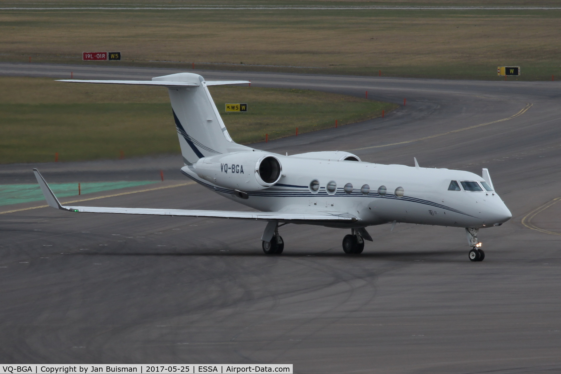 VQ-BGA, 2007 Gulfstream Aerospace GIV-X C/N 4092, taxi from rwy 01R
