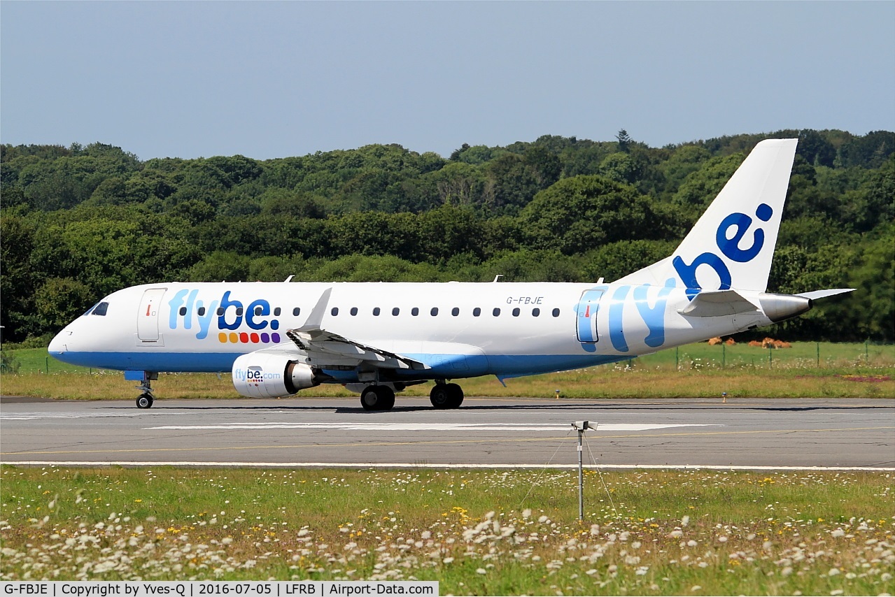 G-FBJE, 2012 Embraer 175STD (ERJ-170-200) C/N 17000336, Embraer ERJ-175STD, Lining up rwy 25L, Brest-Bretagne airport (LFRB-BES)
