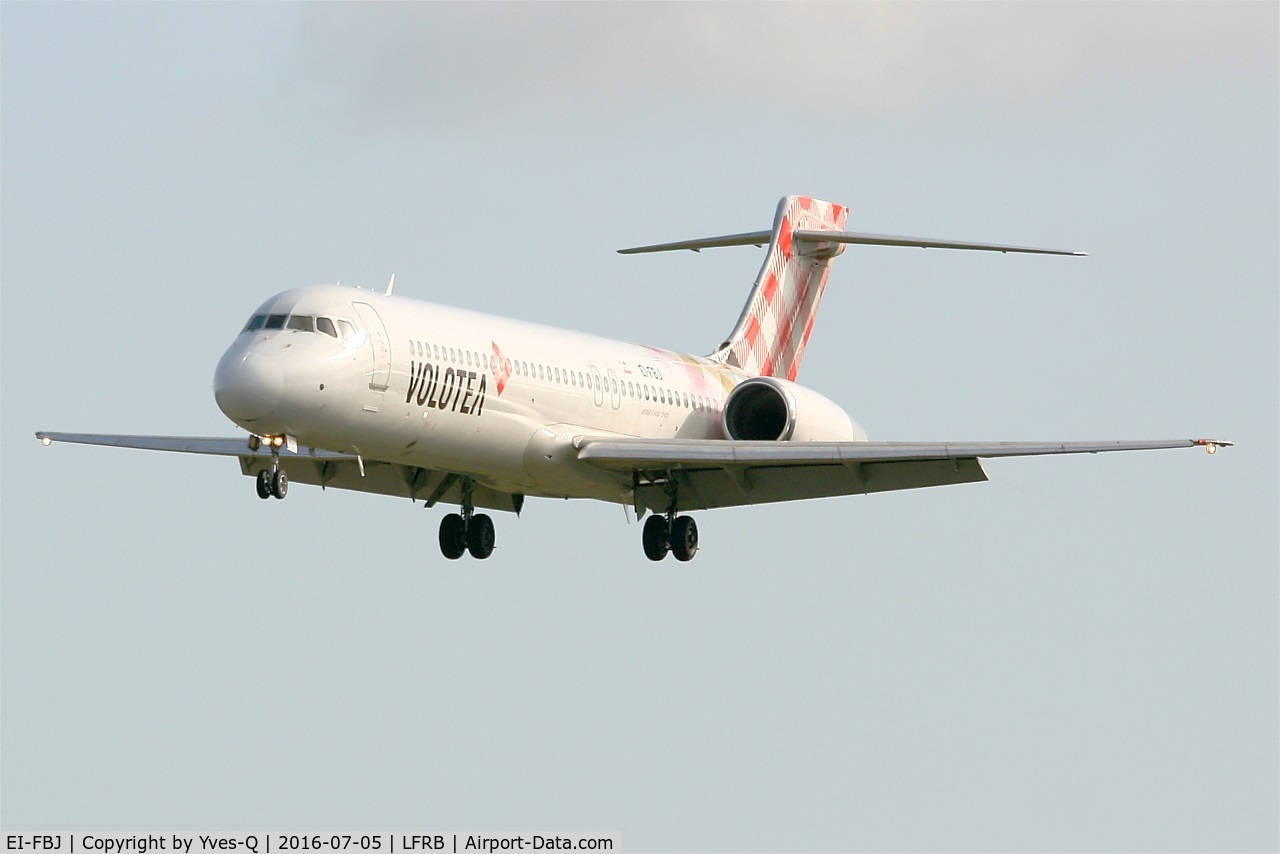 EI-FBJ, 2003 Boeing 717-200 C/N 55177, Boeing 717-200, Short approach rwy 25L, Brest-Bretagne airport (LFRB-BES)