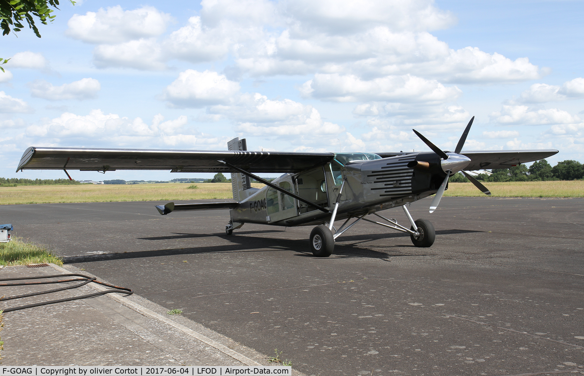 F-GOAG, Pilatus PC-6/B2-H2 C/N 658, New paint, very... grey