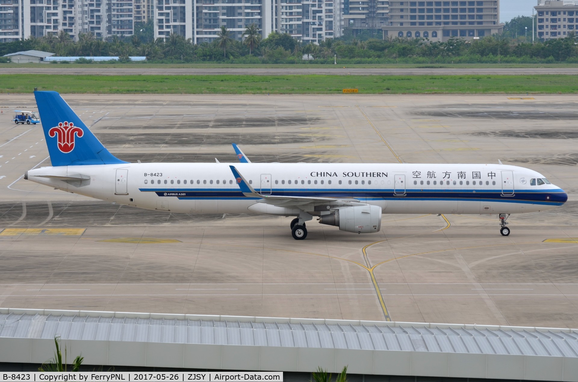 B-8423, 2016 Airbus A321-211 C/N 7064, China Southern A321