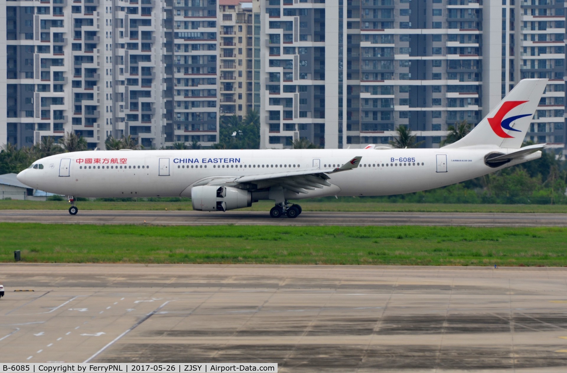 B-6085, 2007 Airbus A330-343X C/N 836, China Eastern A333 landing