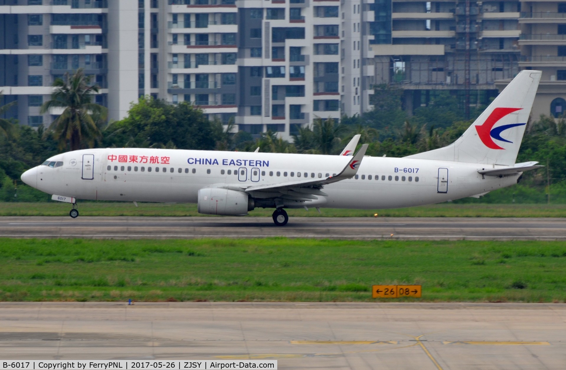B-6017, 2015 Boeing 737-89P C/N 39744, China Easstern B738 rotating