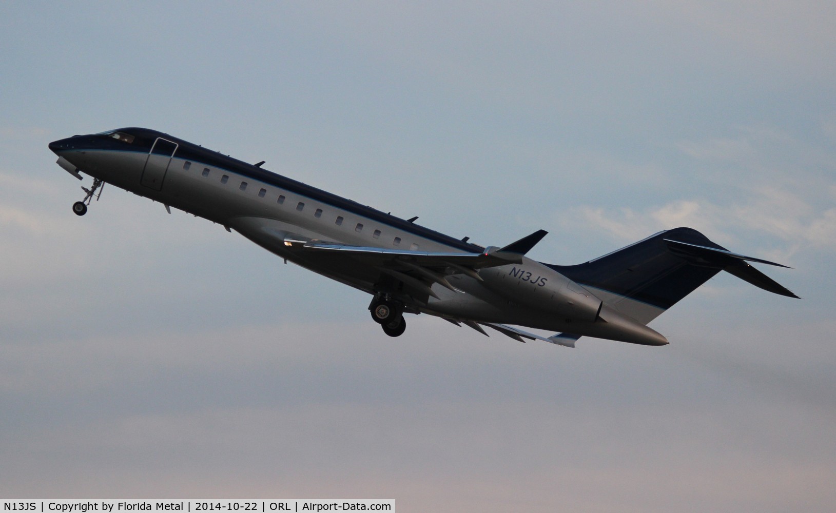 N13JS, 2005 Bombardier BD-700-1A10 Global Express C/N 9185, Global Express