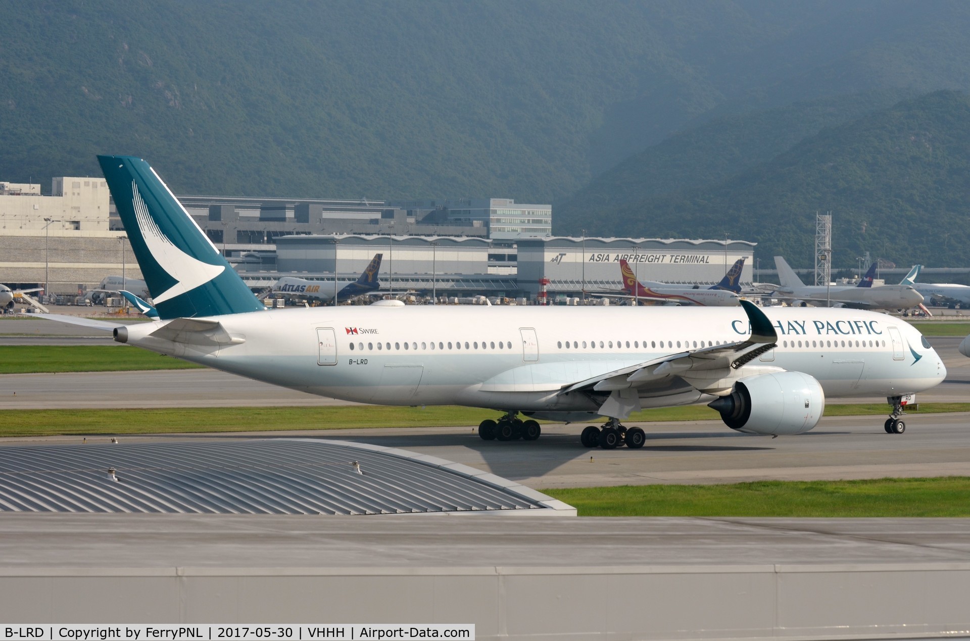 B-LRD, 2016 Airbus A350-941 C/N 038, Cathay Pacific A359 taxying past