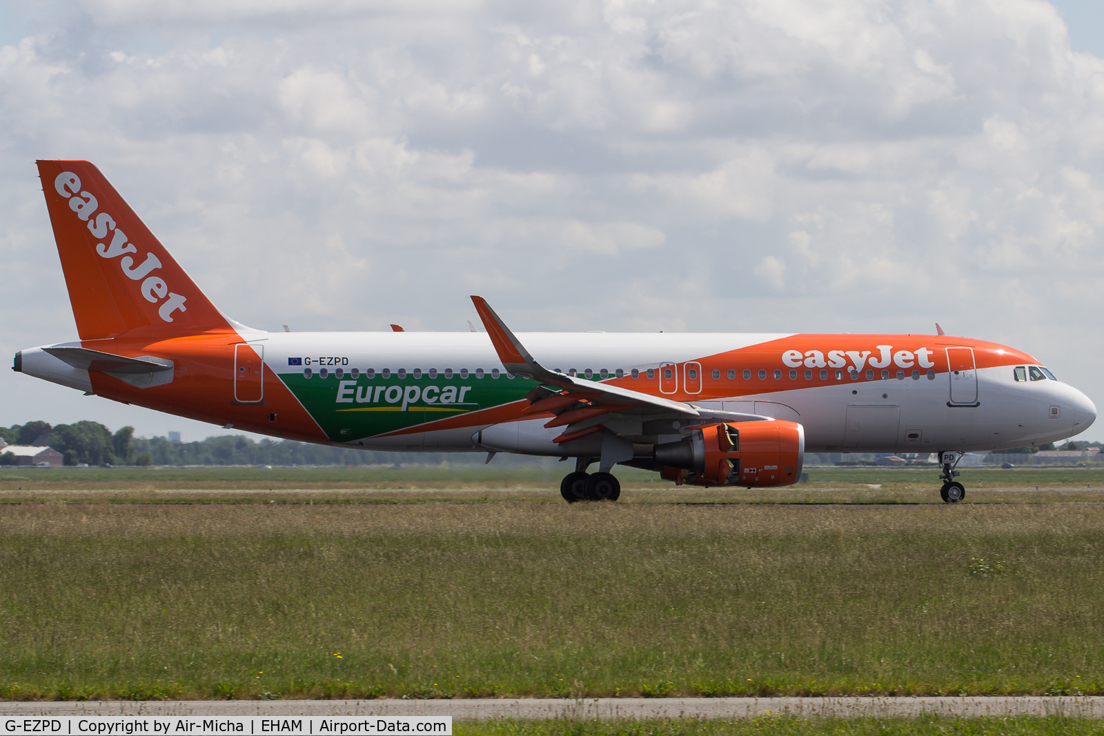 G-EZPD, 2015 Airbus A320-214 C/N 7040, EasyJet