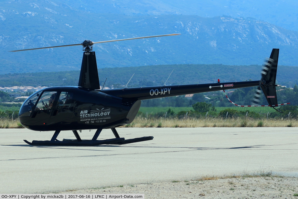 OO-XPY, 2005 Robinson R44 Clipper II C/N 10850, Parked