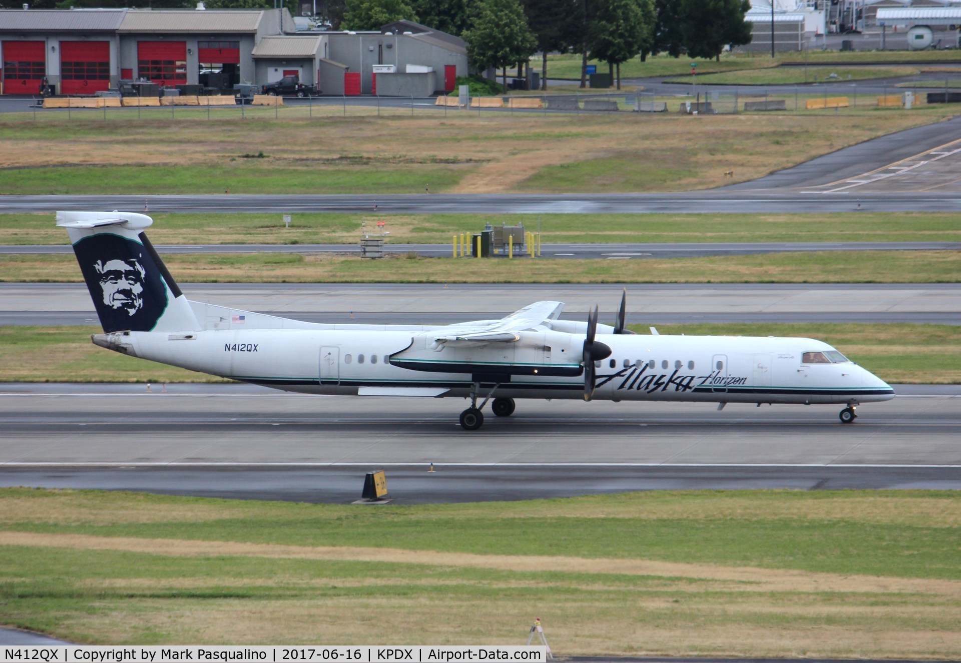 N412QX, 2002 Bombardier DHC-8-402 Dash 8 C/N 4059, DHC-8-402