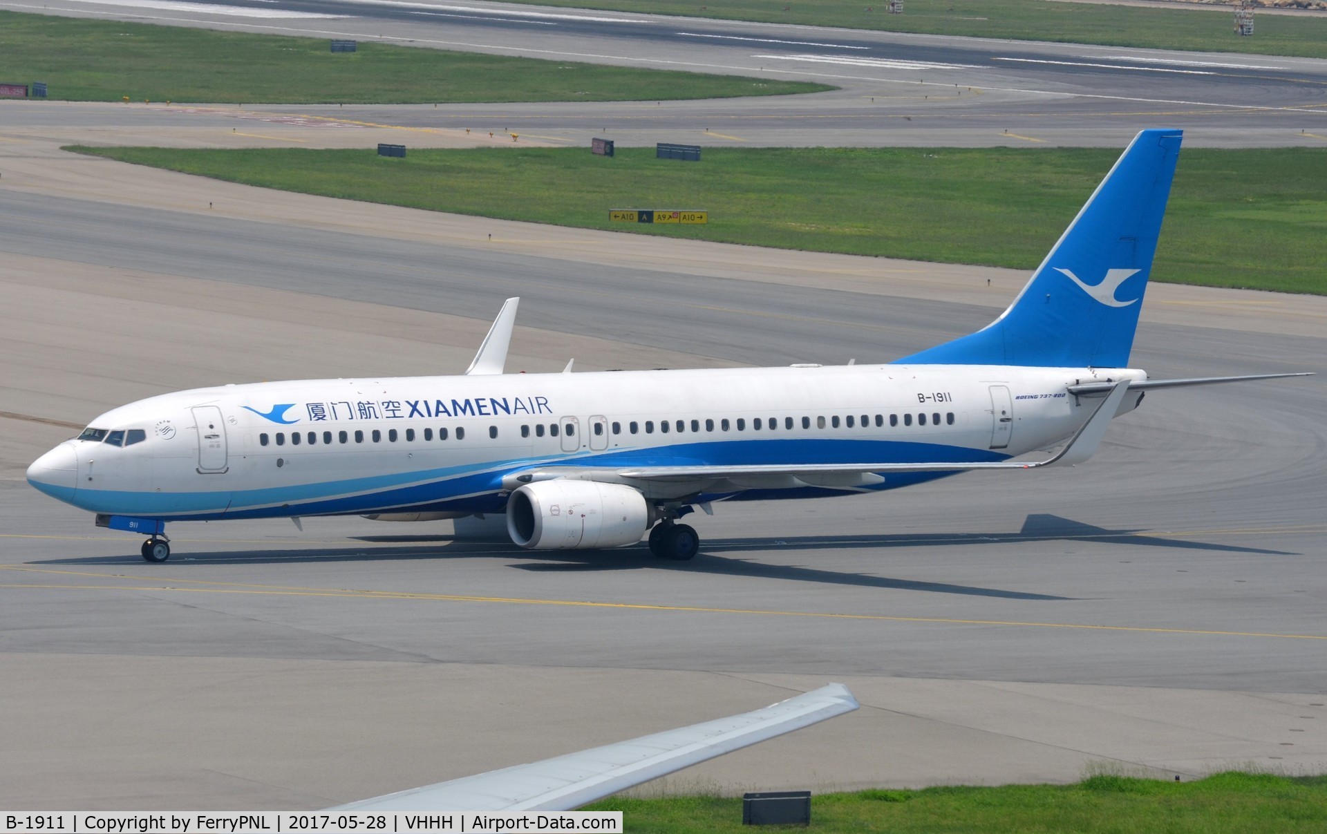 B-1911, 2013 Boeing 737-85C C/N 39907, Xiamen B738 taxying in after arrival in HKG.