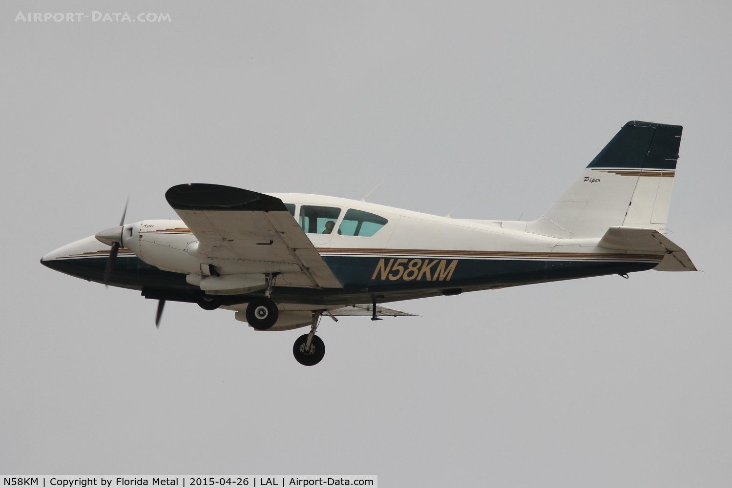 N58KM, 1974 Piper PA-23-250 Aztec C/N 27-7405440, PA-23-250