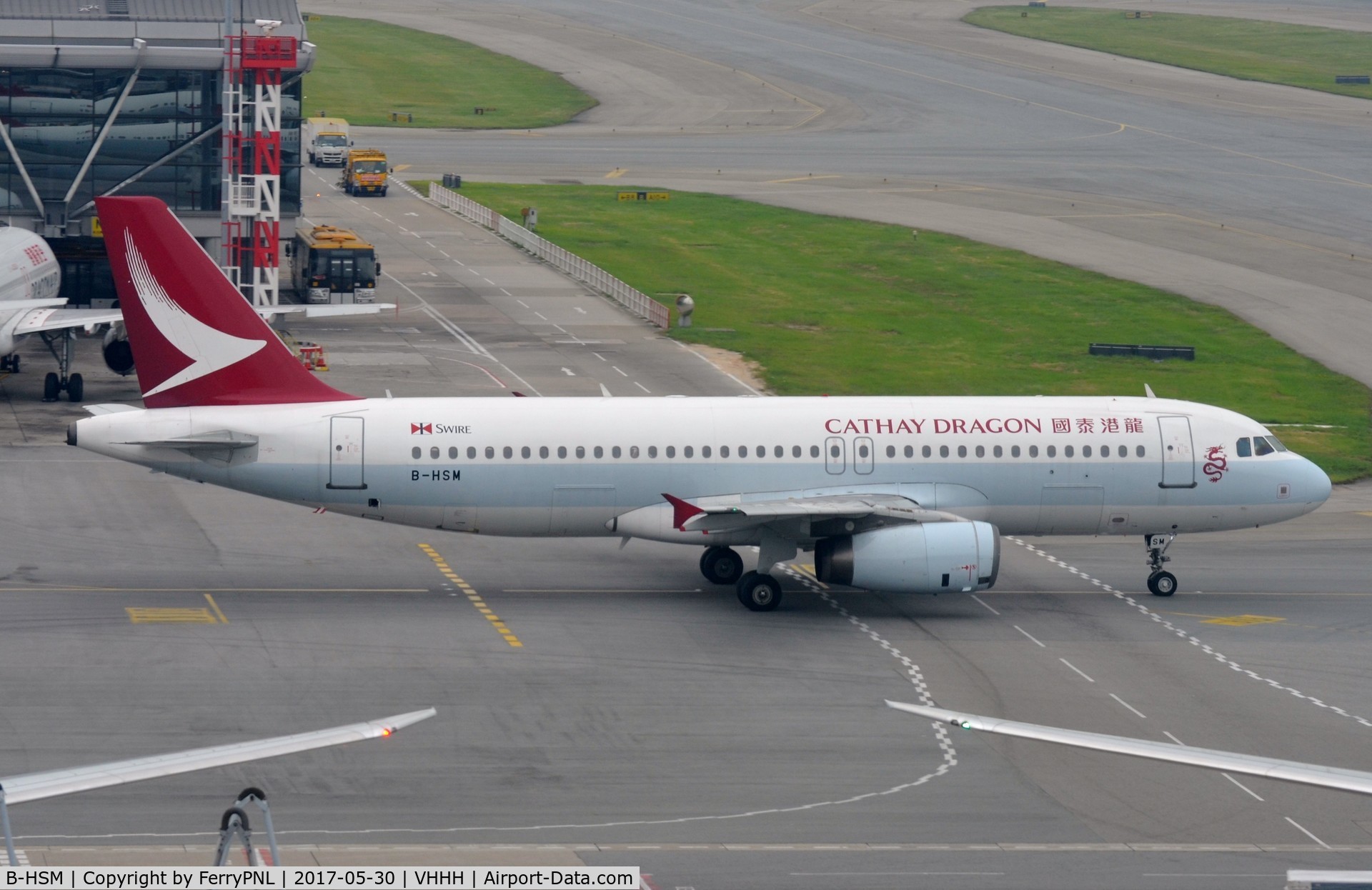 B-HSM, 2004 Airbus A320-232 C/N 2238, Cathay Dragon A320 taxying out