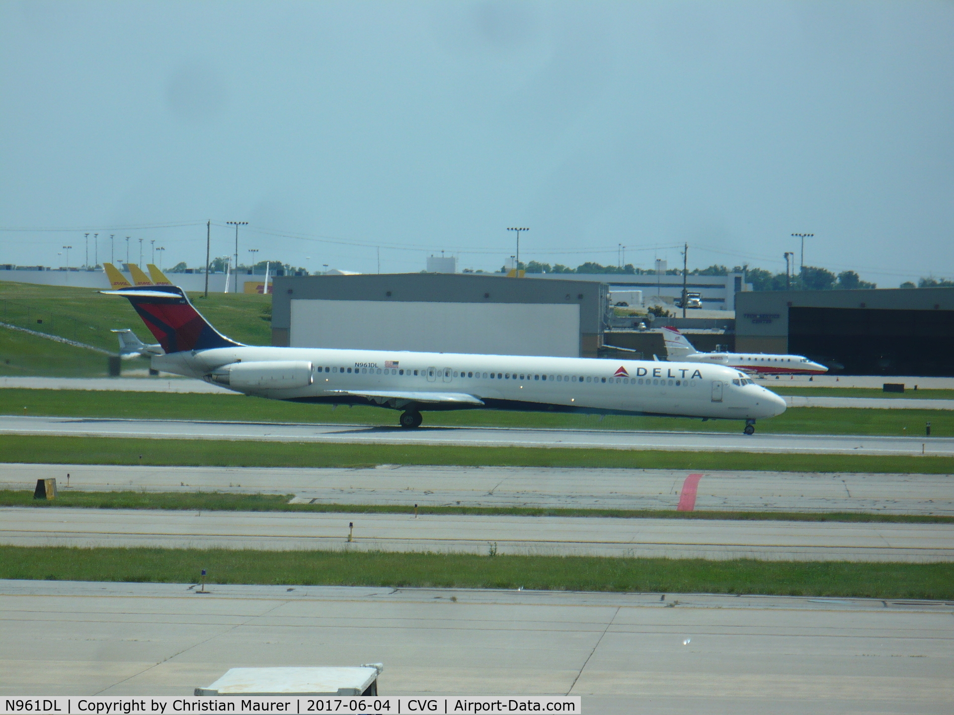 N961DL, 1990 McDonnell Douglas MD-88 C/N 49980, MD-88 RWY 27