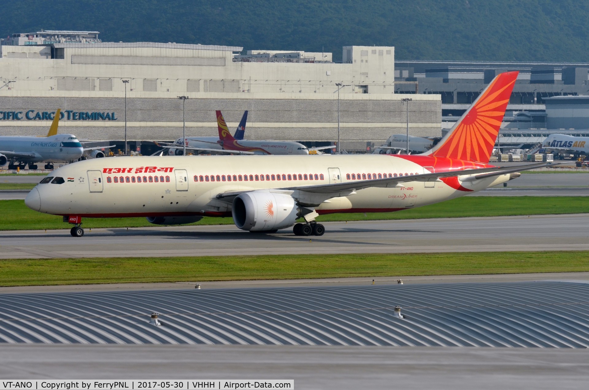 VT-ANO, 2013 Boeing 787-8 Dreamliner C/N 36286, Air India B778 taxying to it's gate.
