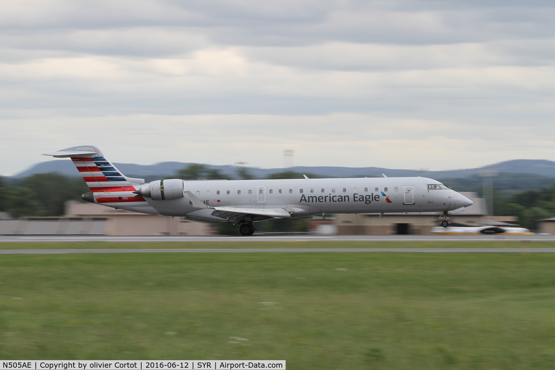 N505AE, 2002 Bombardier CRJ-701 (CL-600-2C10) Regional Jet C/N 10053, landing at Syracuse