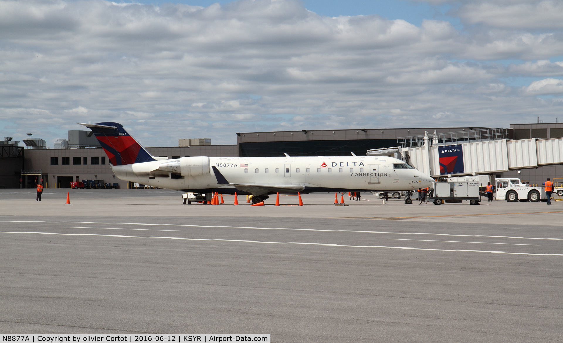 N8877A, 2003 Bombardier CRJ-440 (CL-600-2B19) C/N 7877, Syracuse airport