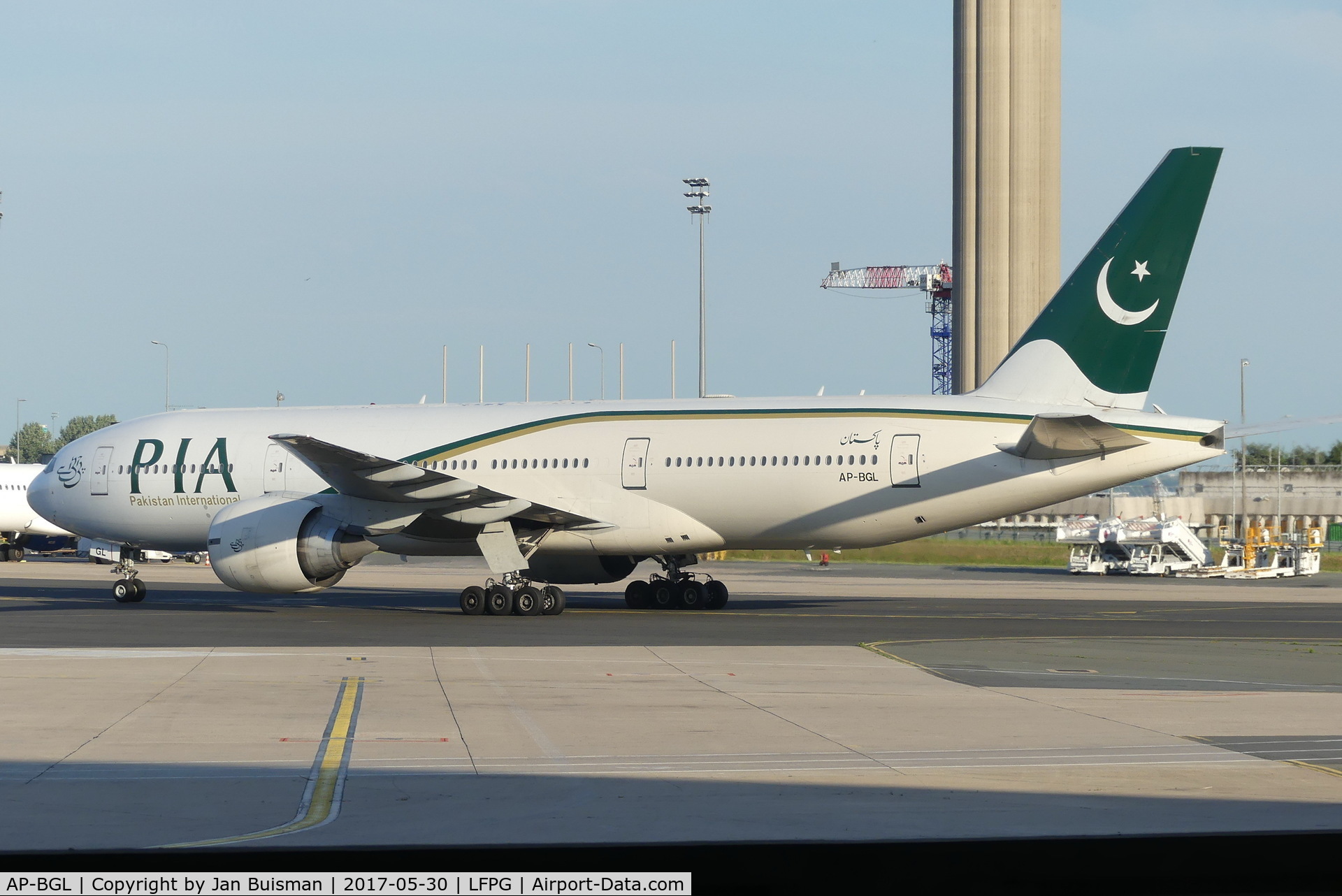 AP-BGL, 2004 Boeing 777-240/ER C/N 33777, Pakistan International