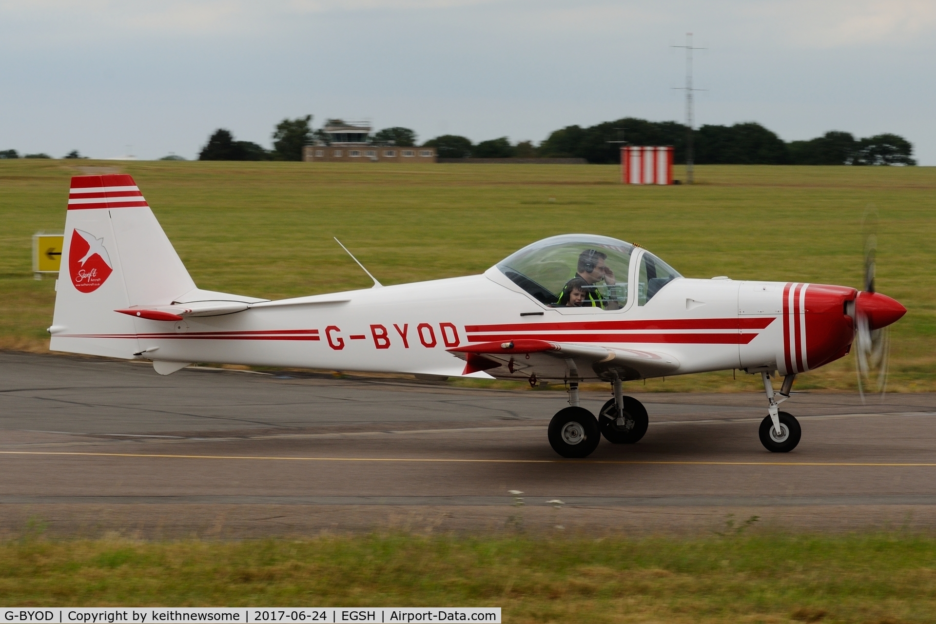 G-BYOD, 2001 Slingsby T-67M-200 Firefly C/N 2265, Leaving following fuel stop.